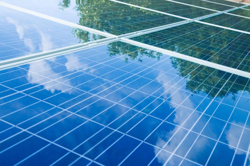 5ddb0ab1cd7d37383d23df7e_bright-blue-set-of-solar-panels-with-reflection-of-the-sky-in-them-e1564696920380